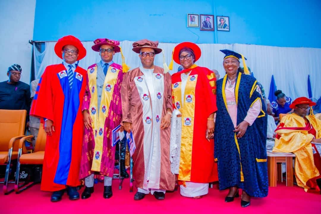 IS_Aboene's tweet photo. Akpabio! be careful..
Akpabio!! beeee what? CAREFUL!!
Akpabio oooo before careful Wike is not happy., no peace even after everything Na honorary degree you give me for Calabar carry your Calabar brother give Sole Administrator for Rivers.

Akpabio be careful!

~Ibifubara https://t.co/zS54Di1EKk