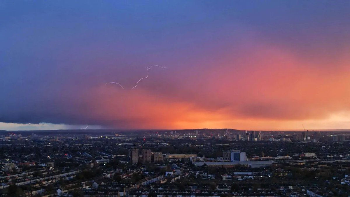 StormTrackUK_'s tweet photo. February's photo of the month has ended, thank you to everyone who participated. Congrats to @nvangelder03  for winning February's photo of the month competition! https://t.co/wCe8StR46e