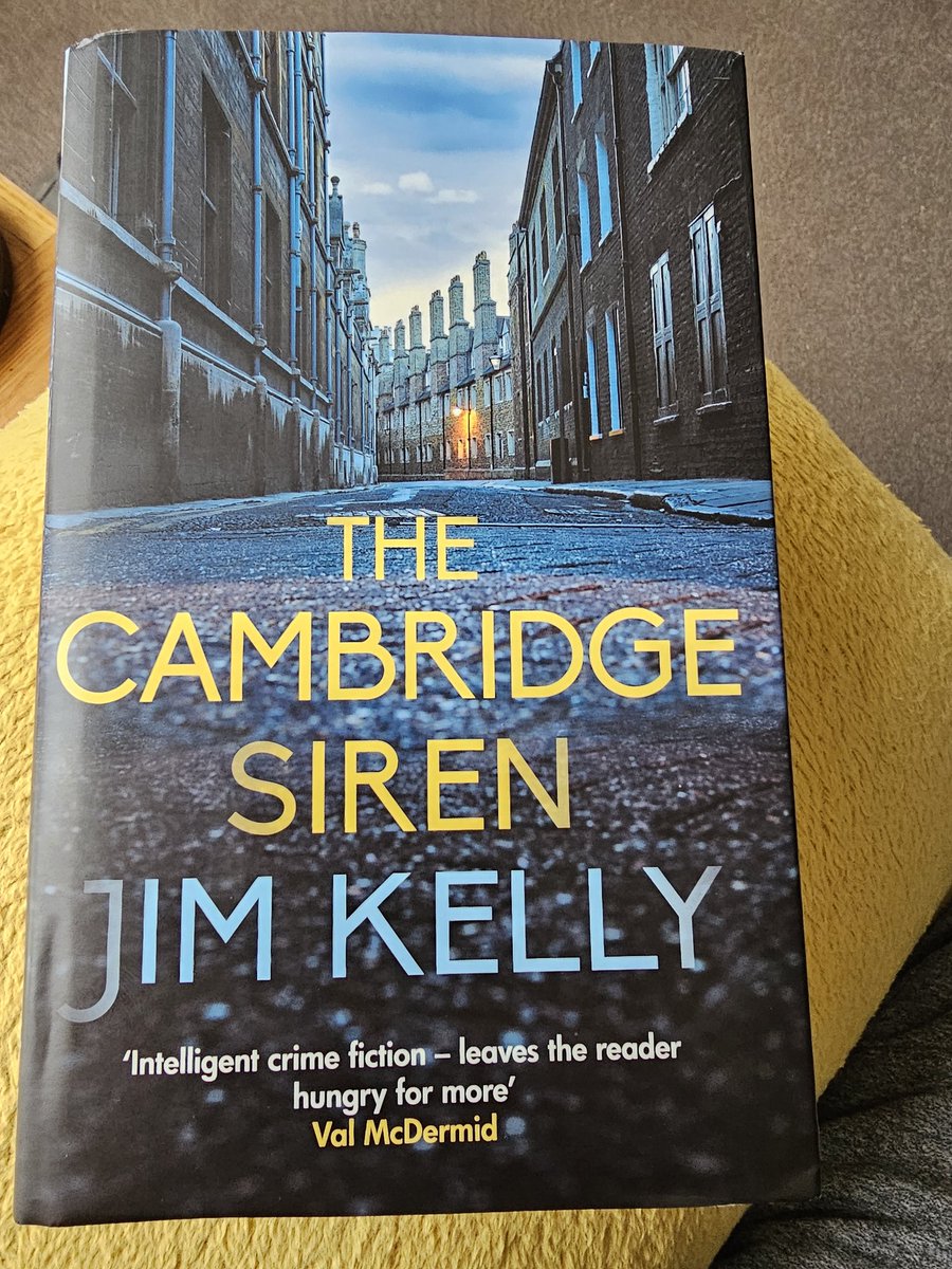 A quiet start to Sunday morning. A couple of hours just sat drinking coffee ☕️ and reading 📚 Maybe I should start every day this way.