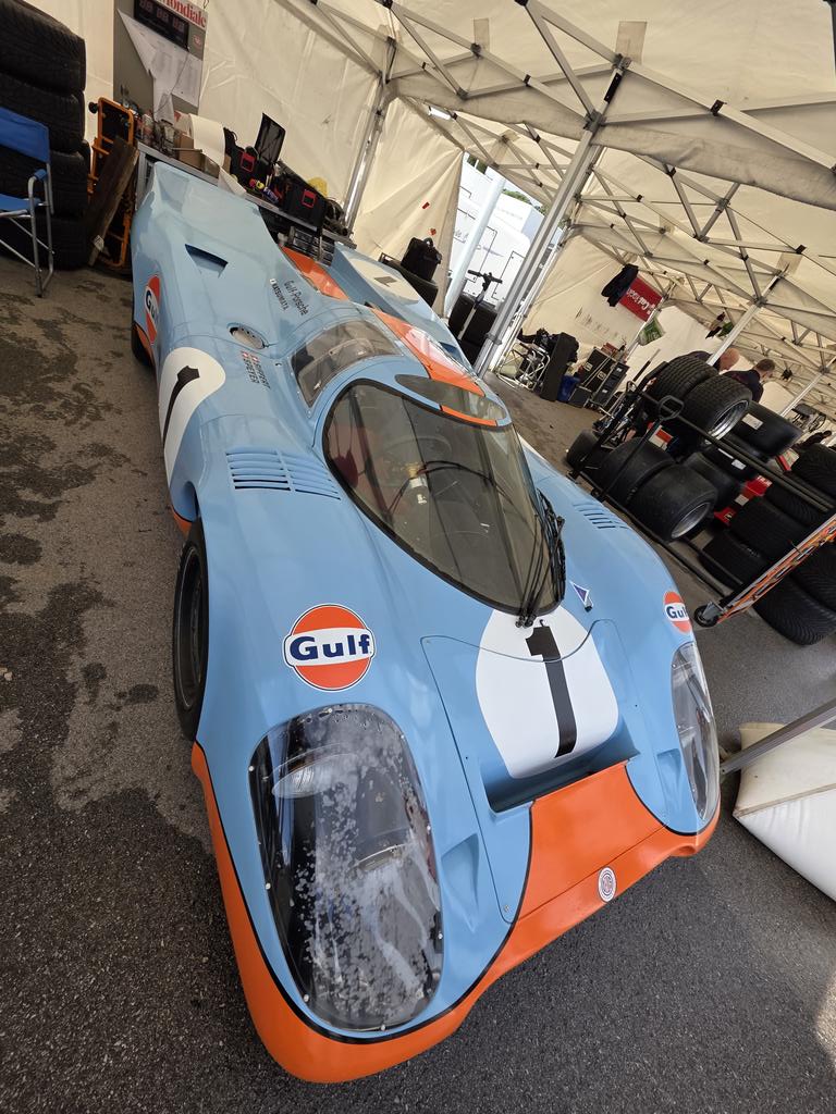 No puedes enamorarte de un auto...

El auto en cuestión 😍
#EspíritudeMontjuïc