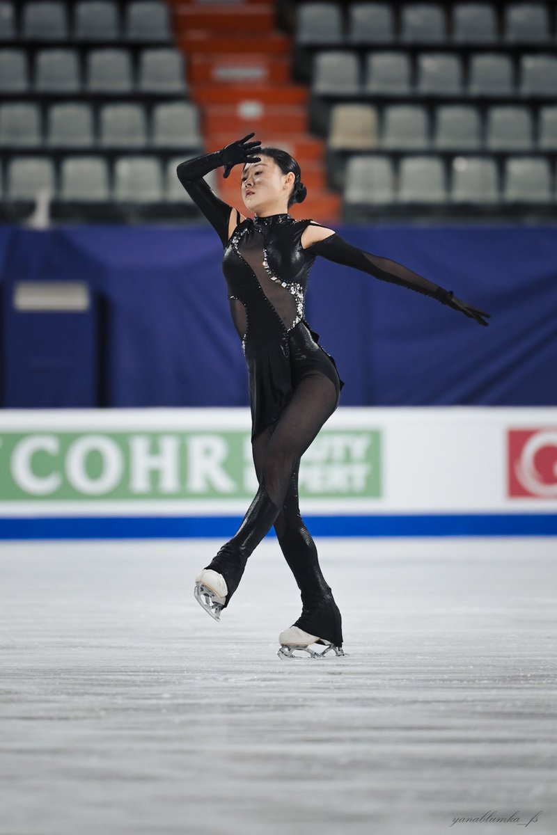 Chaeyeon in practice 

#ChaeyeonKim
#4ContsFigure