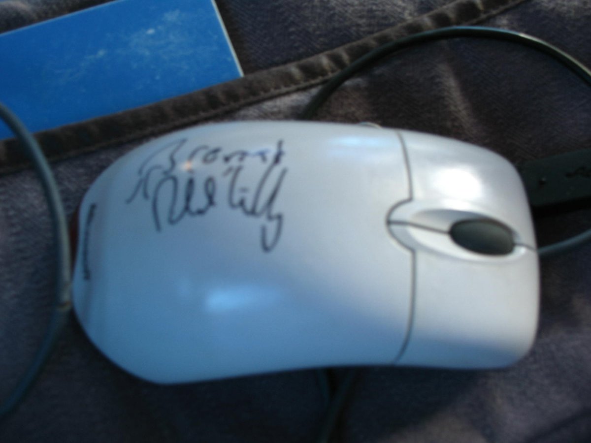 JustGamingKR's tweet photo. @BookofCSYouTube @eswc_en @eswc_en 2009 Cheonan
mouse with autograph of player(@f0rest); Microsoft Wheel Optical
(5/5) https://t.co/3aHSAMMg6C