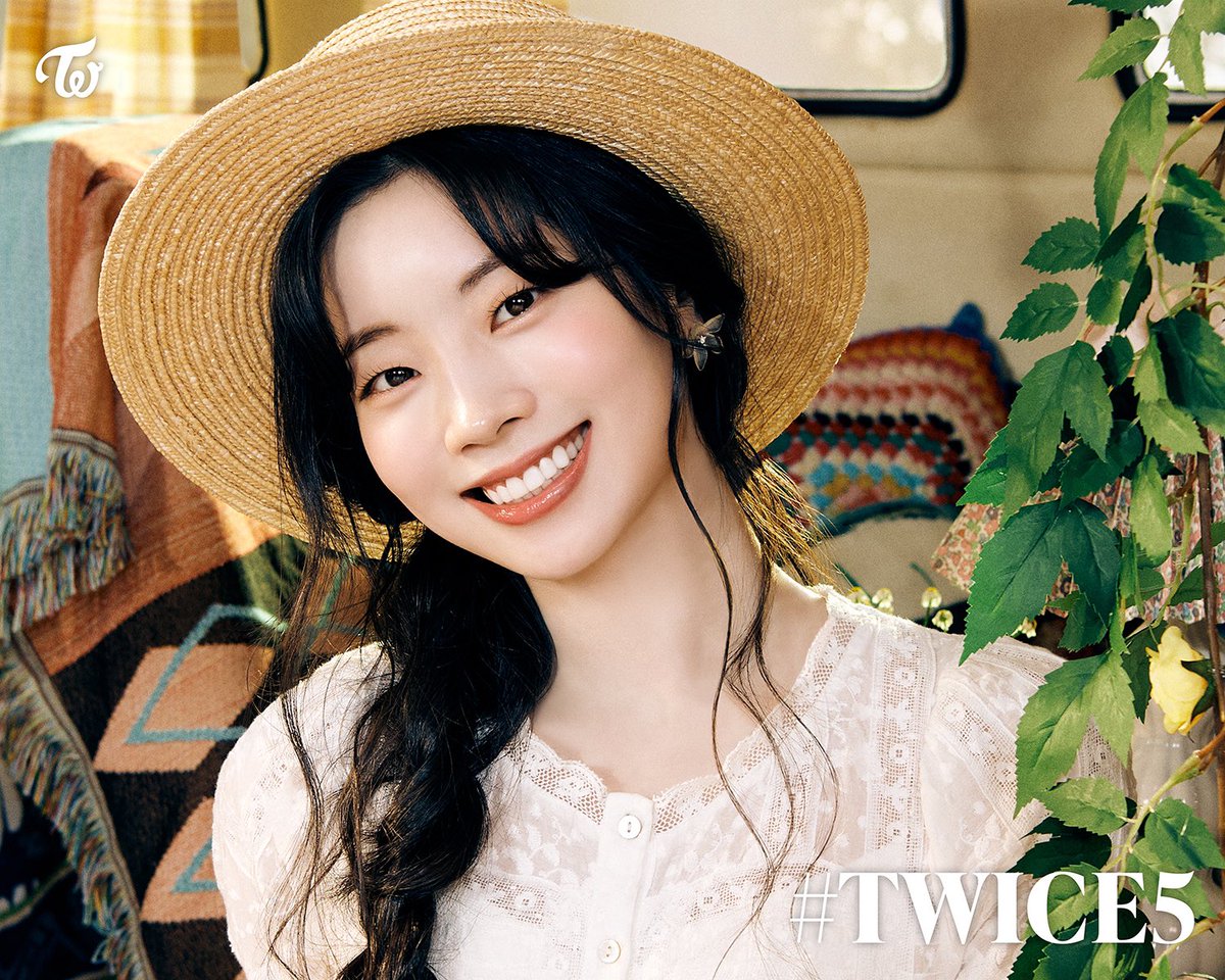 TWICE 5th BEST ALBUM『#TWICE5』
2025.05.14 Release

#DAHYUN

🧺 More Details
twicejapan.com/feature/5th_be…

#TWICE
#TWICE5 
#TalkthatTalk #SETMEFREE #IGOTYOU #ONESPARK #Strategy