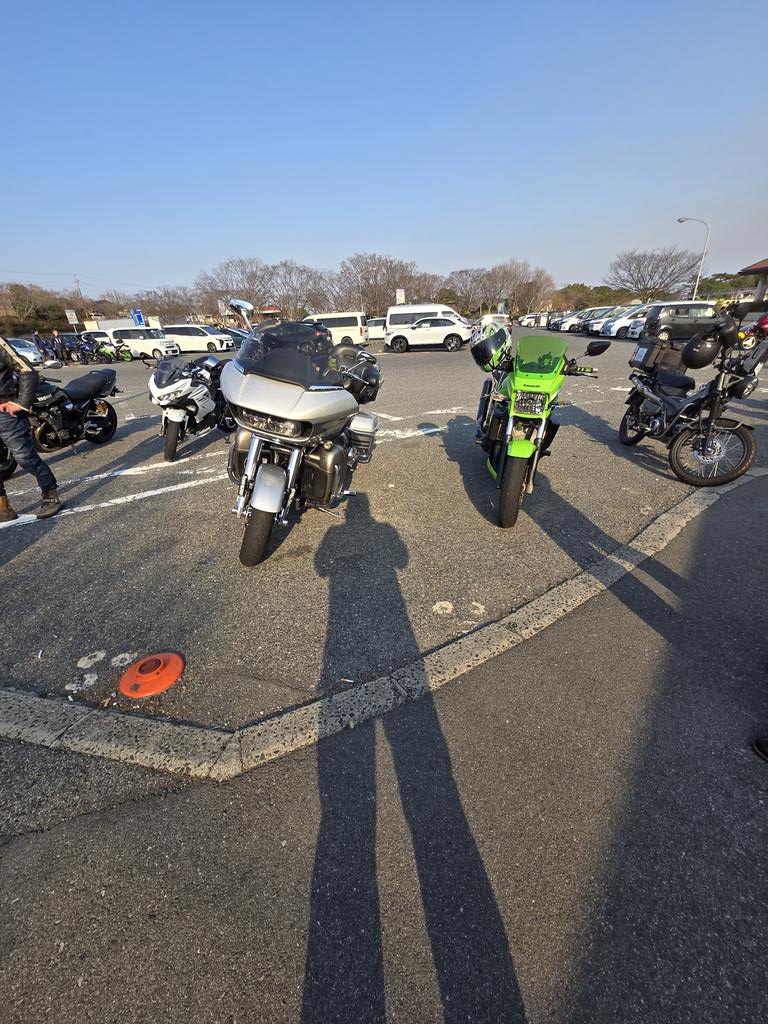 seiji0800's tweet photo. 今日は後輩と円城で待ち合わせて、津高の白バラに行き、一本松へのツーリング🏍して来た😄
どこもバイク🏍だらけでした😁 https://t.co/1NyKWjLSWA
