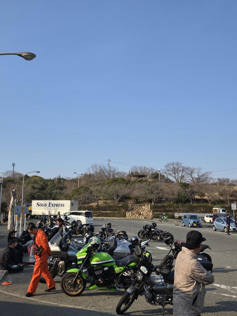 seiji0800's tweet photo. 今日は後輩と円城で待ち合わせて、津高の白バラに行き、一本松へのツーリング🏍して来た😄
どこもバイク🏍だらけでした😁 https://t.co/1NyKWjLSWA