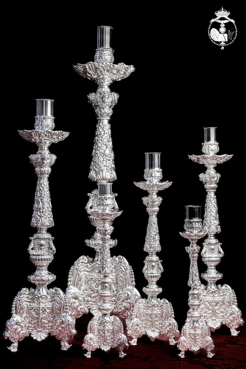 ESTRENOS | El paso de palio de María Santísima del Rocío estrenará, el próximo Lunes Santo, un juego nuevo de candelería ejecutado por el Taller de Orfebrería de Juan Lozano en Dos Hermanas (<a href="/JuanOrfebre/">juan lozano</a>), bajo el diseño del artista malagueño Curro Claros (<a href="/Curro_Claros/">𝐂𝐔𝐑𝐑𝐎 𝐂𝐋𝐀𝐑𝐎𝐒</a>).

A