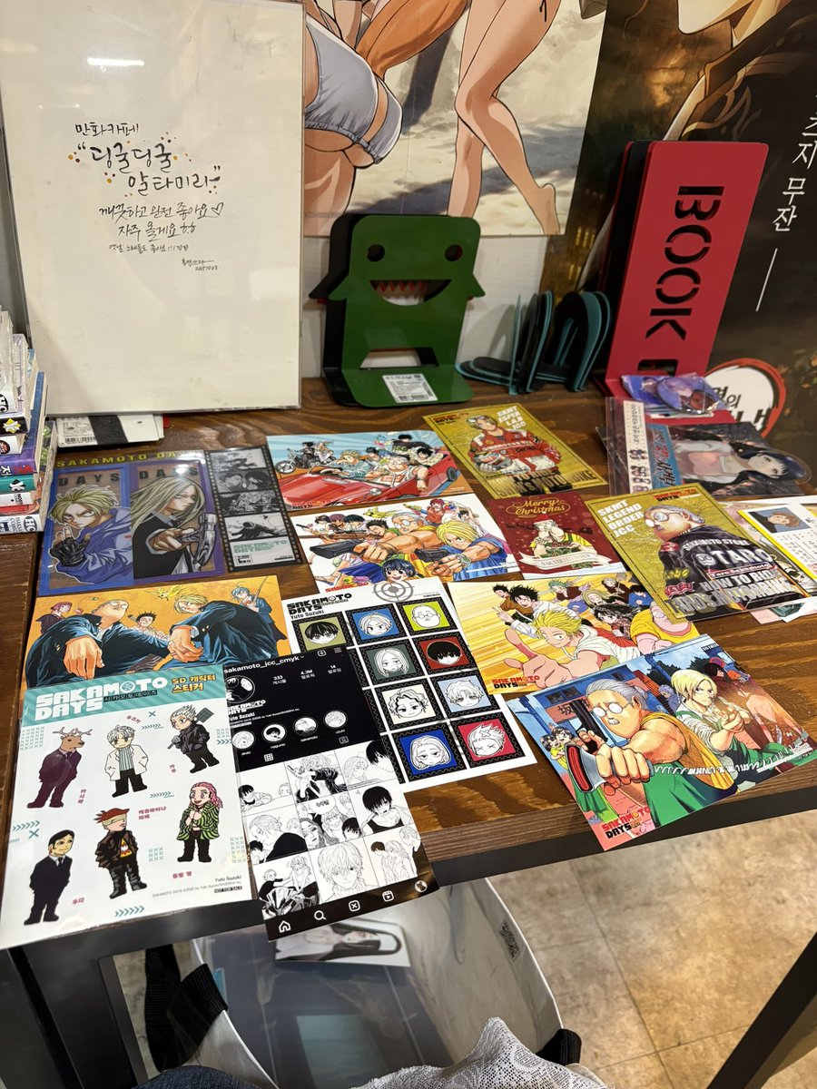 dinggool2015's tweet image. 홍대 만화카페 딩굴딩굴에서 
#rt + #follow 해주신 분 중 추첨을 통해 ☆5분☆께 그동안 모아온 만화책 초판 특전으로 나눔 이벤트 진행합니다 ❤️‍🔥

사카모토데이즈, 괴수8호, 주술회전, 문스독, 블루록, 윈드브레이커, 원피스, 새디스틱 뷰티 등 있습니다! 

타래로 계속 . . .