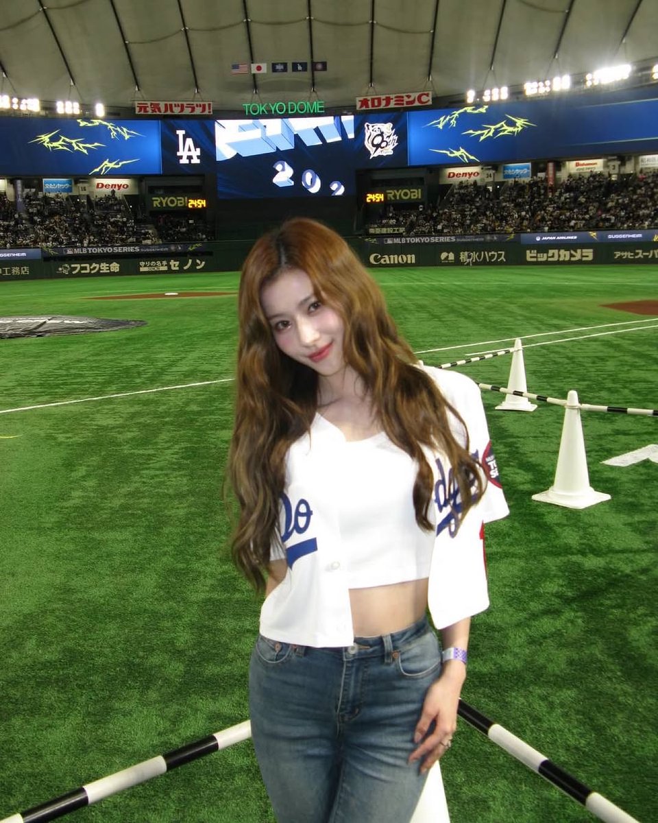 oncetwicebra's tweet photo. Atualização do Instagram da https://t.co/VFqjhJ8f9B__sana. (1/2)

"🧢MLB x MSM⚾️"

#TWICE #트와이스 @JYPETWICE https://t.co/h0NKrOuZOb