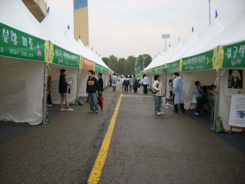 JustGamingKR's tweet photo. @BookofCSYouTube IEF 2009 SUWON
i was just audience.
front boothes of arena
(1/5) https://t.co/PHtE8ITBF1