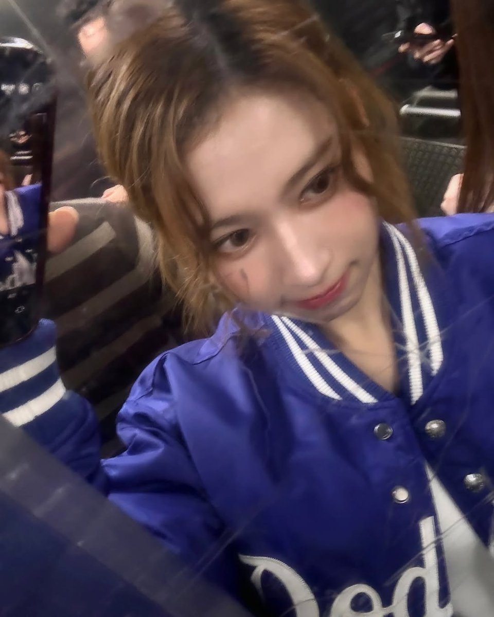 oncetwicebra's tweet photo. Atualização do Instagram da https://t.co/VFqjhJ8f9B__sana. (2/2)

"🧢MLB x MSM⚾️"

#TWICE #트와이스 @JYPETWICE https://t.co/F0NhlSwkj6