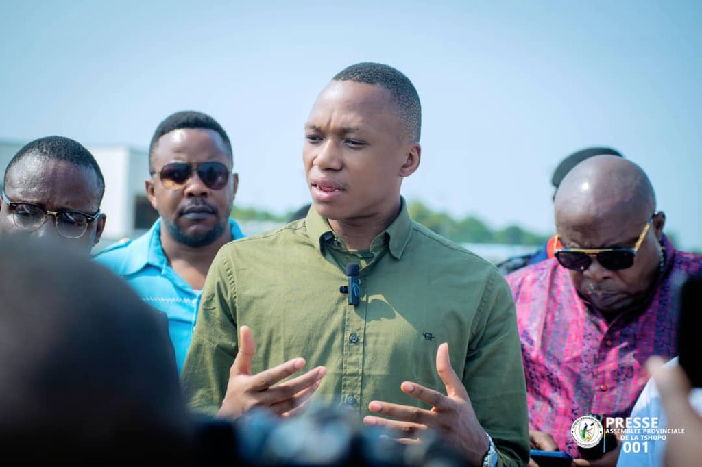 🔴#RDC « Kisangani, c'est le bouclier de la République, le carrefour national, la Nation peut tout se permettre sauf céder #Kisangani à l'envahisseur #M23. Elle est une ville historique et mythique qui donne souvent la trajectoire à suivre par la nation entière », <a href="/mateus_kanga/">Mateus Kanga</a>