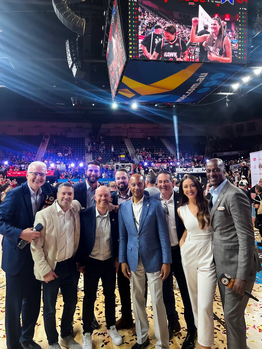Great team. #eyeswideopen #nbl25