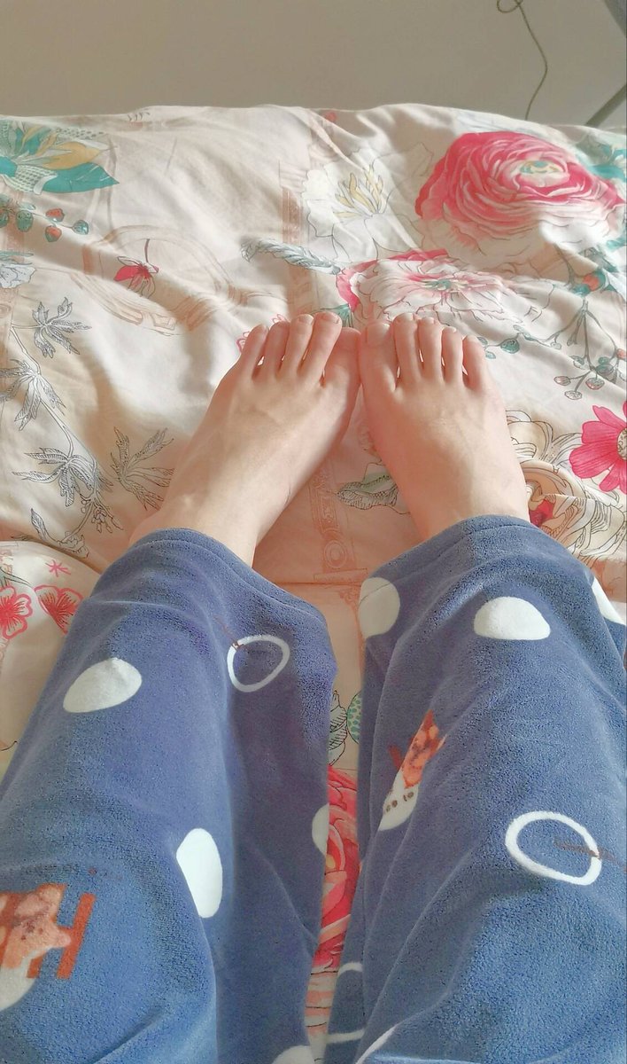 征集足控投稿，速来！
 不管是超美的足部照片、与美足的奇妙邂逅，还是相关小故事、小幻想，都欢迎砸来。
本人自己投稿
投稿私信
转推：
@fuligc @Fulishequ @youluo09 https://t.co/c5xqhbLoTs