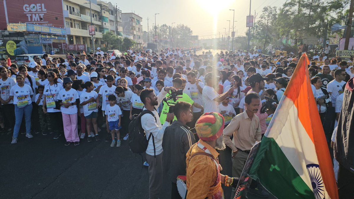 BDSabnani's tweet photo. "सिंधी मेला समिति" द्वारा आयोजित भव्य मैराथन में सहभागिता की। यह सिर्फ एक दौड़ नहीं, बल्कि स्वास्थ्य, अनुशासन और एकजुटता का प्रतीक है।
जब समाज आगे बढ़ता है, तो देश भी तरक्की करता है। आइए, स्वस्थ शरीर और मजबूत संकल्प के साथ निरंतर प्रगति की ओर बढ़ें।
#RunForHealthyIndia #SindhiMarathon #FitnessAndUnity #स्वस्थ_भारत_सशक्त_भारत #भोपाल #bhopal #bhopalnews