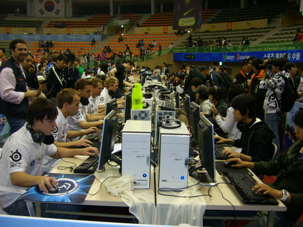 JustGamingKR's tweet photo. @BookofCSYouTube IEF 2009 SUWON
players; included SlayerS_BoxeR
(3/5) https://t.co/CofpRhD36C