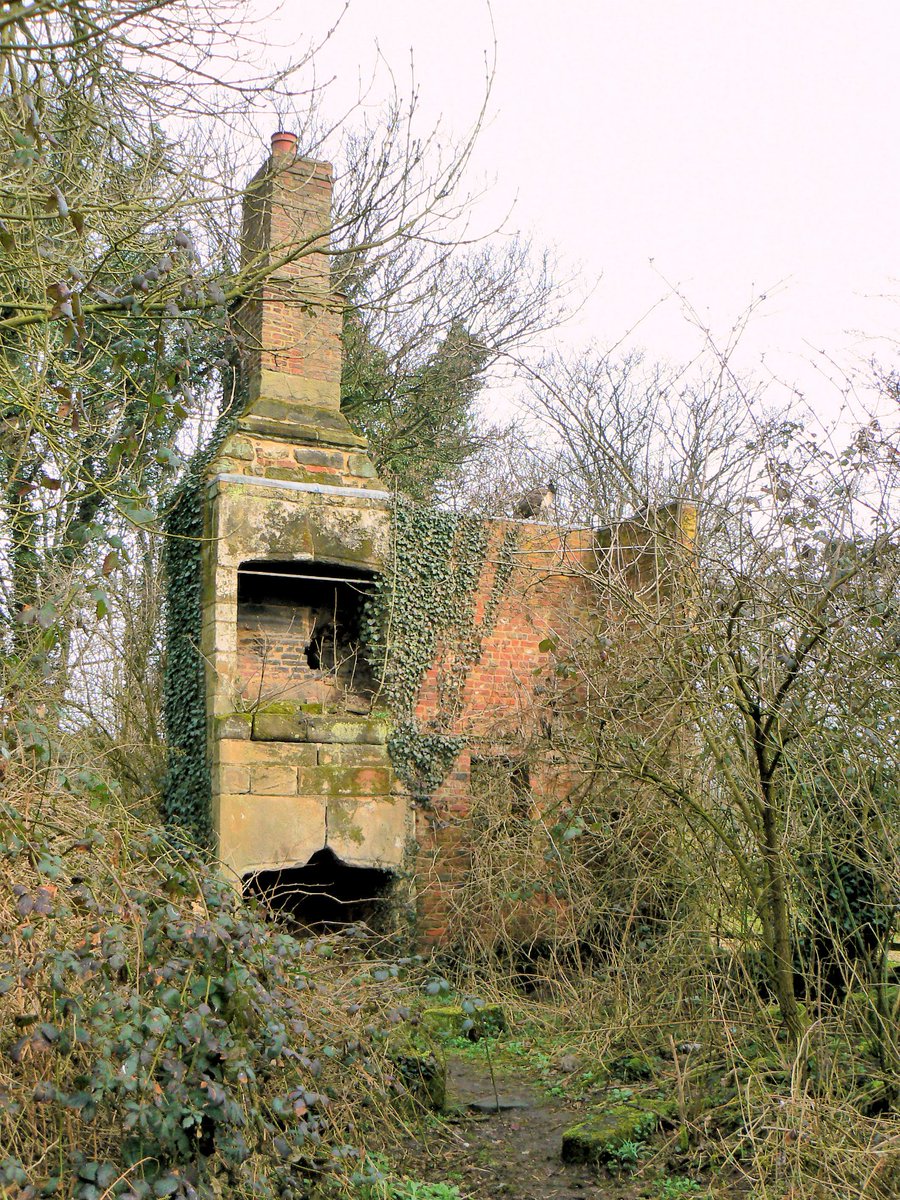 Andykerr1961's tweet image. From about 15 years ago- these buildings were at the back of the Hayloft on Southport Road Lydiate but I'm not sure if they're still there today 1/2

#lydiate #lydiatechapel #maghull