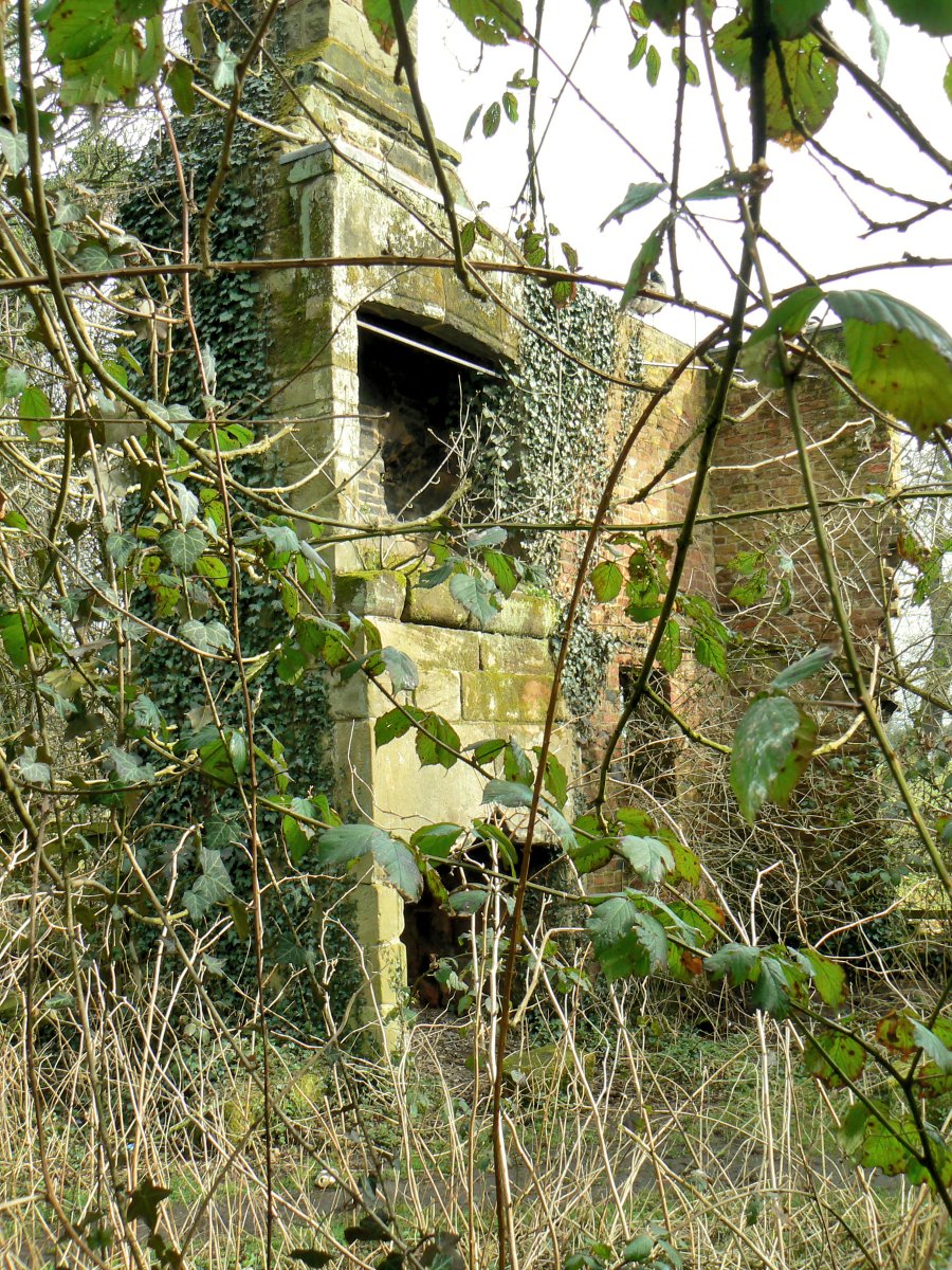 Andykerr1961's tweet image. From about 15 years ago- these buildings were at the back of the Hayloft on Southport Road Lydiate but I'm not sure if they're still there today 1/2

#lydiate #lydiatechapel #maghull