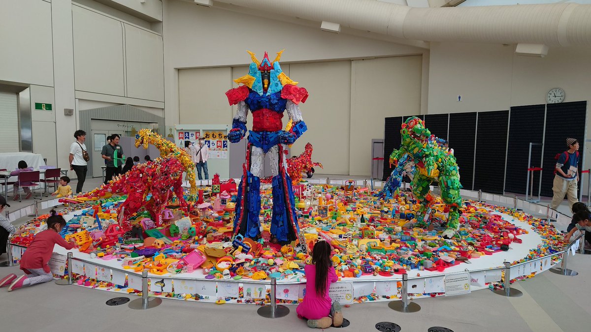 PigmentBlue28's tweet image. デレマス展と並行して開催中のFighting Robots展。

#ガンダム
#勇者ライディーン
#FightingRobots