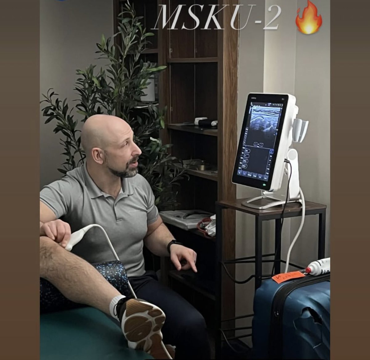 DrEscaloniPT's tweet photo. Day 1 of lower extremity MSK ultrasonography course kicked off in NJ Saturday with clinicians from all over the country learning advanced diagnostic knee and ankle scanning! All theses clinicians working towards their Diploma in MSK Ultrasonography! https://t.co/X8MOXLc0of