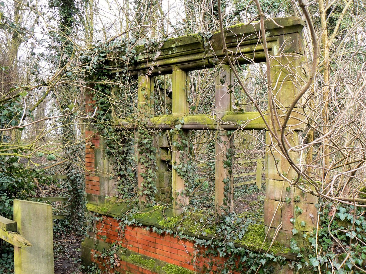Andykerr1961's tweet image. From about 15 years ago- these buildings were at the back of the Hayloft on Southport Road Lydiate but I'm not sure if they're still there today 2/2
#lydiate #lydiatechapel