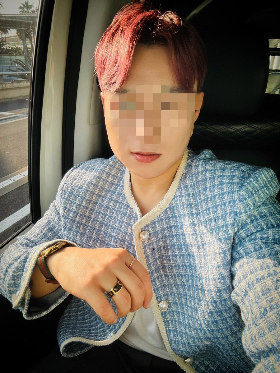 트위드자켓 좋아해서 샀는데 남자껀데 왜 이리 여성스럽지..... 쳐다보는 사람이 많아 뻘쭘하네.....