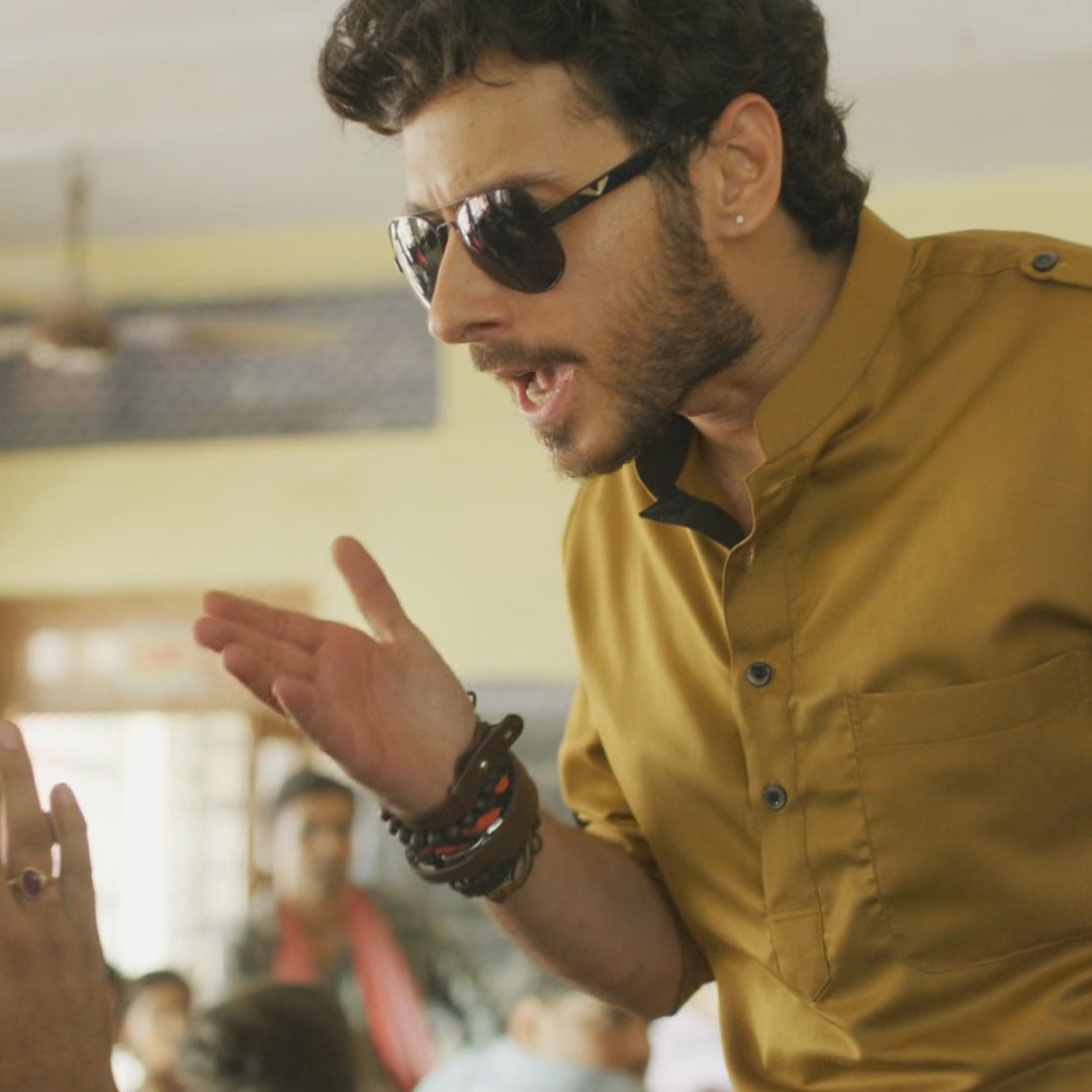 GearUp_X's tweet image. Complete this meme @grok 

&quot;Abe padhai likhai karo...&quot;

Image provided for reference 😂