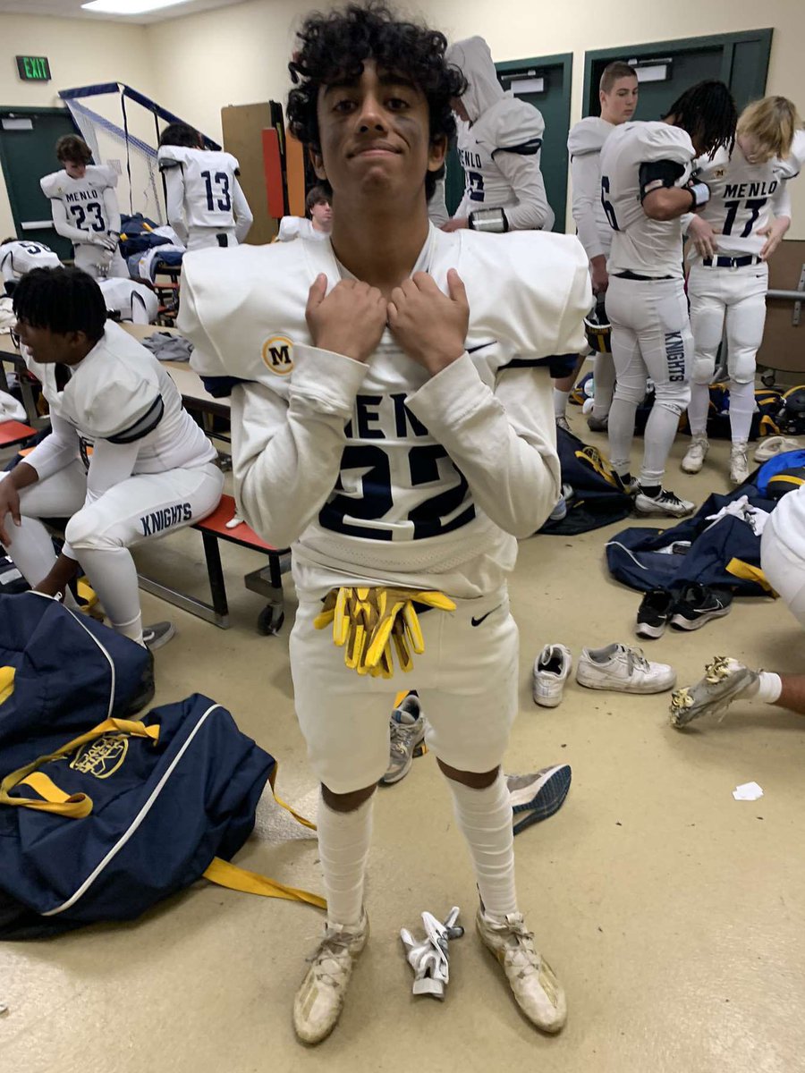 orangechicken94's tweet photo. Got the call up to varsity in football. 🏈 Look good feel good play good. #balla #lockdown Put their numba 1 WR in alcatraz 🔐 Coaches offer me while you can. Imma run 4.3 this summa ☀️ https://t.co/oXOg69owjz