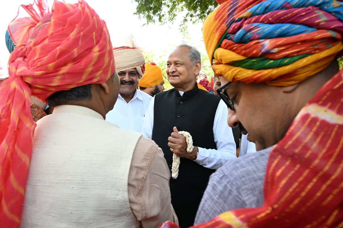 आज तोतुका भवन, जयपुर में शहीद दिवस पर 1857 से 1947 के बीच शहीद हुए क्रांतिकारियों के परिजनों से मुलाकात का सौभाग्य प्राप्त हुआ।