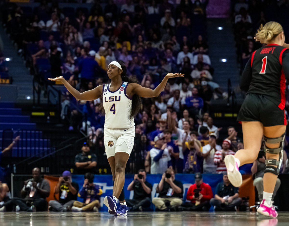 mjohnsonphoto's tweet photo. Leaving the PMAC following @LSUwbkb 103-48 win over @Aztec_WBB in the NCAA Tournament first round game. 📸 gallery @theadvocatebr. @Flaujae #PHOTOS #photooftheday #nikoncreates #nikonz9 #LSU #NCAAWBB #MarchMadness #photography
https://t.co/TwYpV9ZDVc https://t.co/FPN05E3Miw