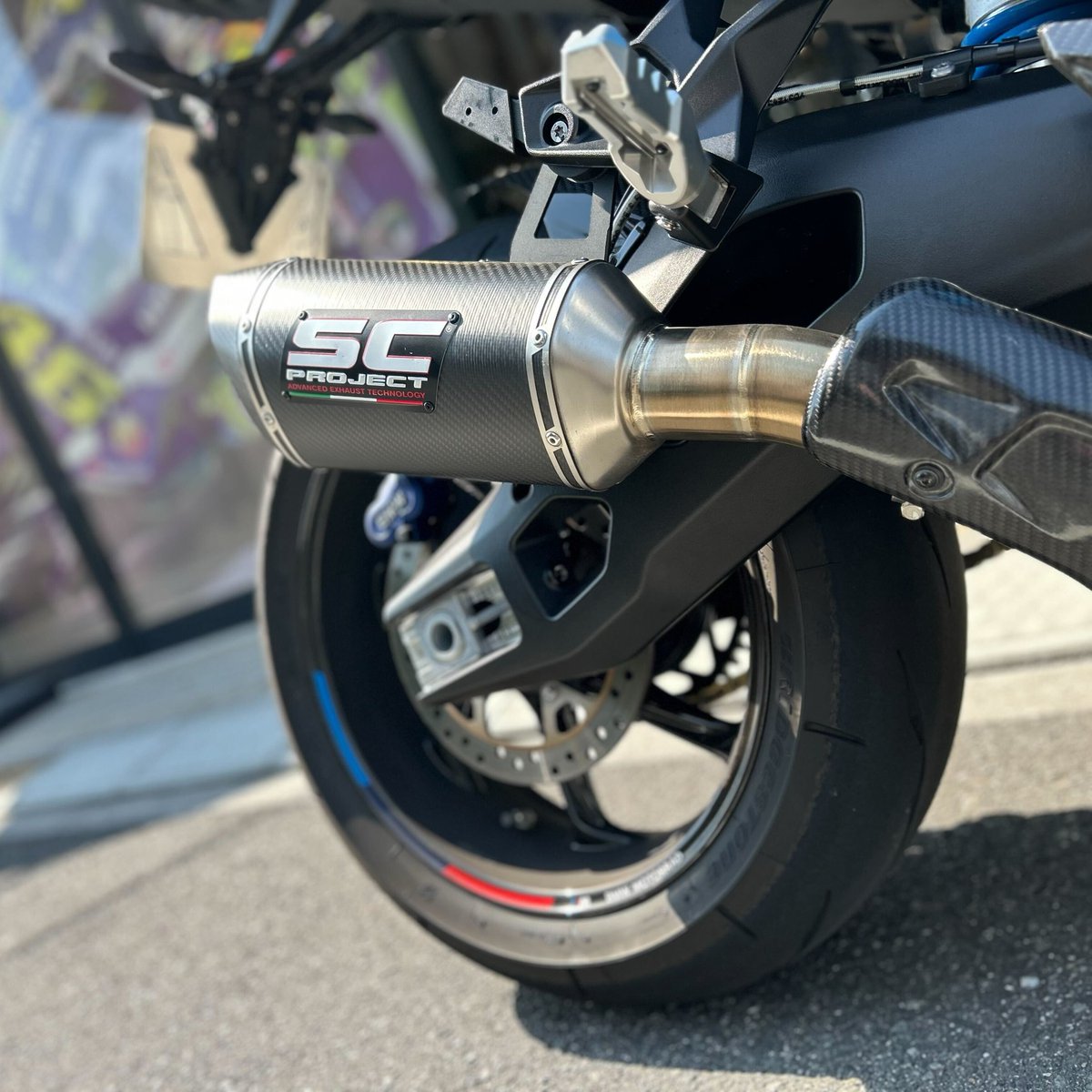 DSetagaya's tweet image. Brilliant #DaineseCrew &amp;amp; #AGVRider !!!

ShiftCamテクノロジーを採用したBMW M1000XRに、フルカーボンシステムヘルメットSPORTMODULARを組み合わせたカジュアルレザーコーディネートがExcellent!!

ご納車されたばかりでのご来店ありがとうございます🎉🎉

#ダイネーゼは2年保証
#M1000XR