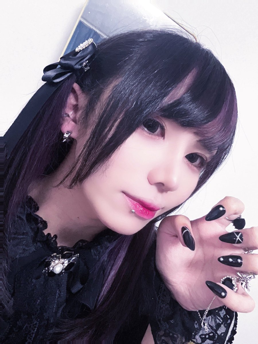 哈基蕾日常，头发复染后感觉比以前紫了好多.. #自撮り界隈 #地雷系