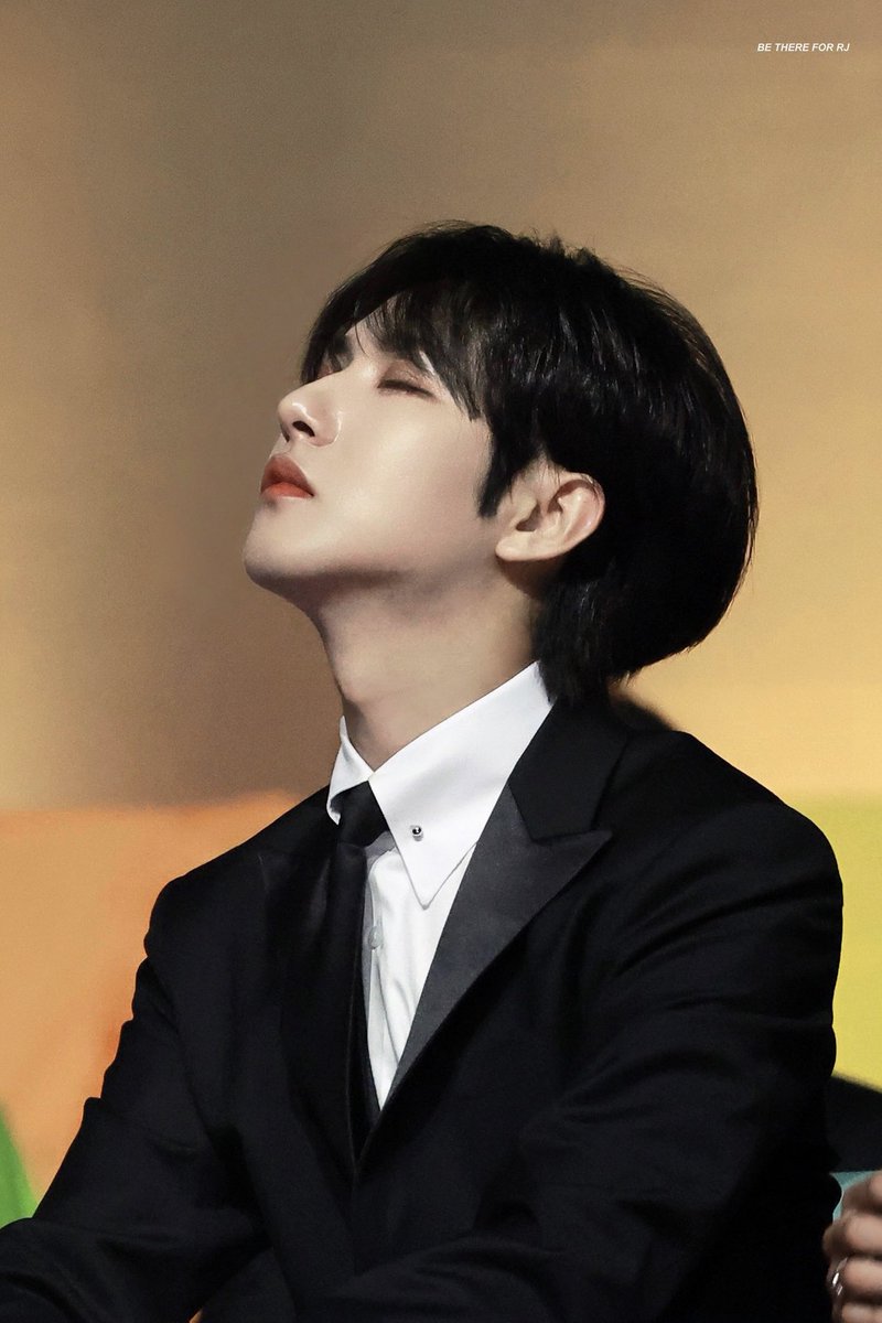 리파ઌ tweet media