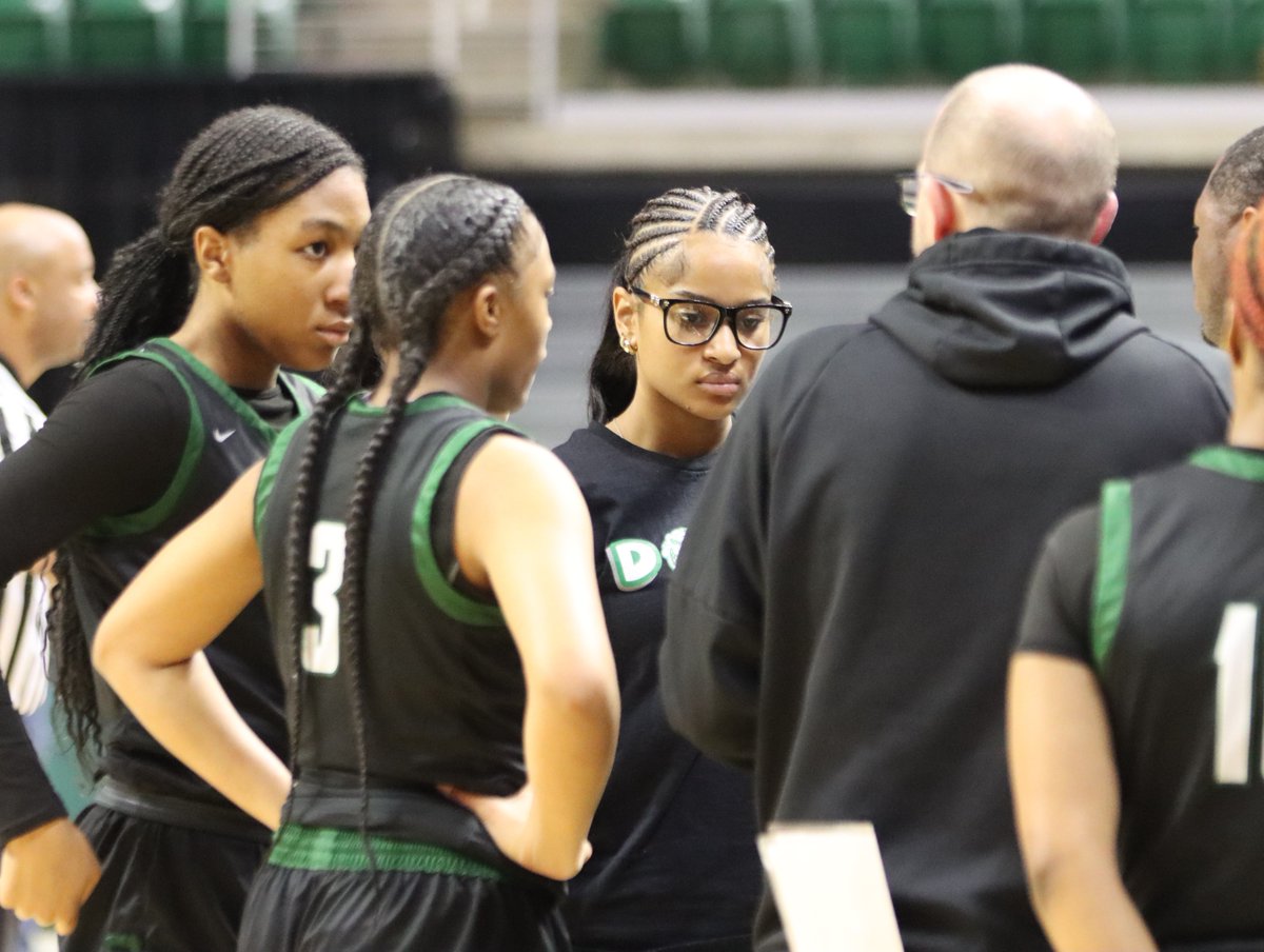 JCoMedia25's tweet photo. Arbor Prep did it again - State Champions!
@apgirlsbball @APGators
#basketball #champion #arborprep #gators #MHSAA https://t.co/ZOpXHW9eSW