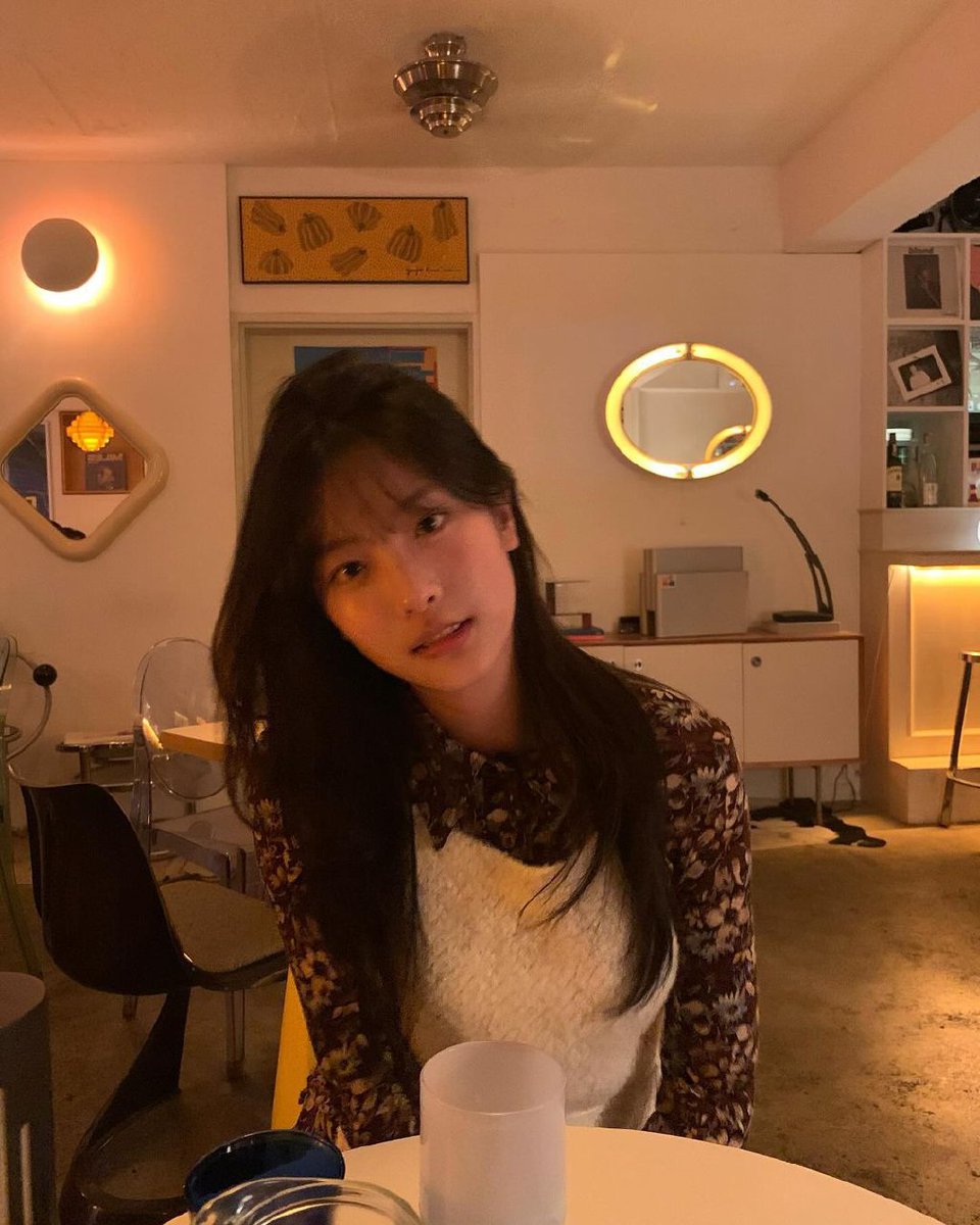ohyyeju's tweet photo. Remember that time I stole a lil' bit of moonlight and mixed it into my blush?? "Oh.. is she the night's tiny alchemist??" ₍ᐢ⸝⸝› ‹⸝⸝ᐢ₎ uhh-huh! can I turn sparkles into secrets, or maybe whisper soft spells into the air? ★ https://t.co/IvXE27JDnm