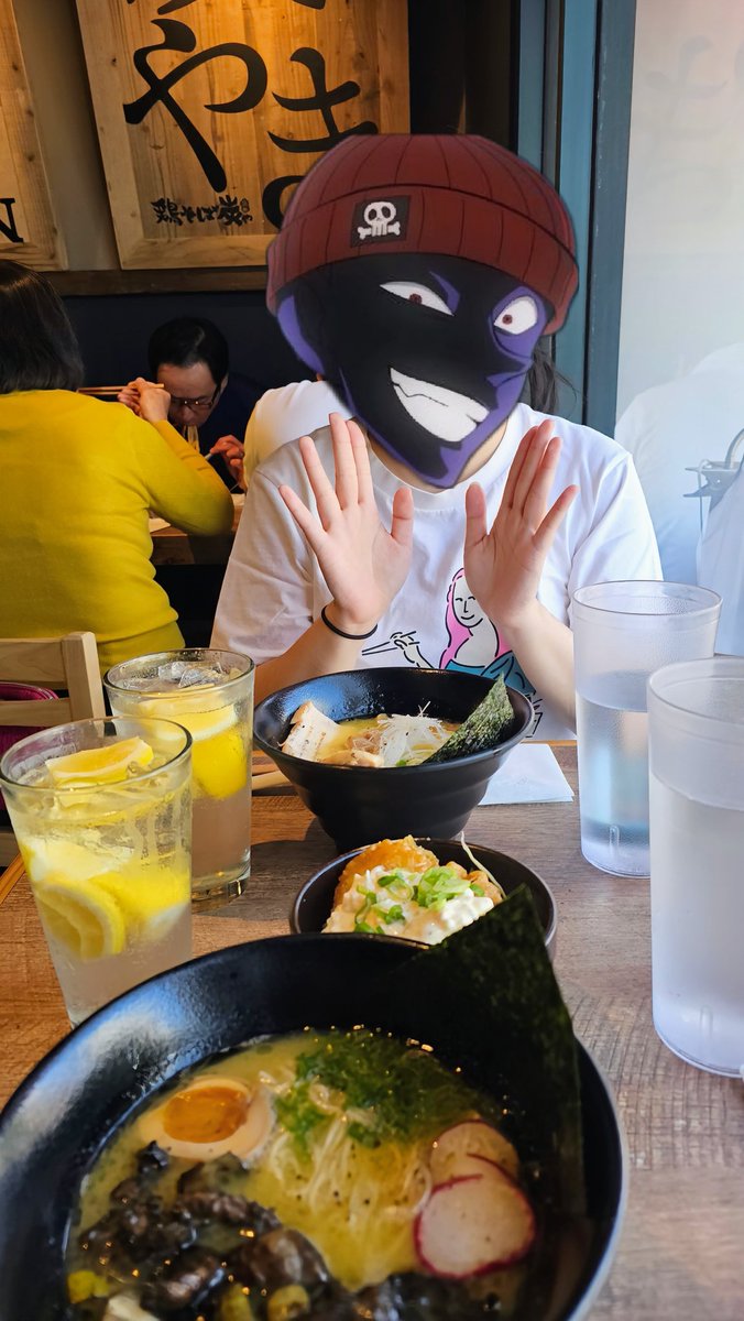 himawaricopter's tweet image. なぜか笑ってないからイイ顔をつけてあげた