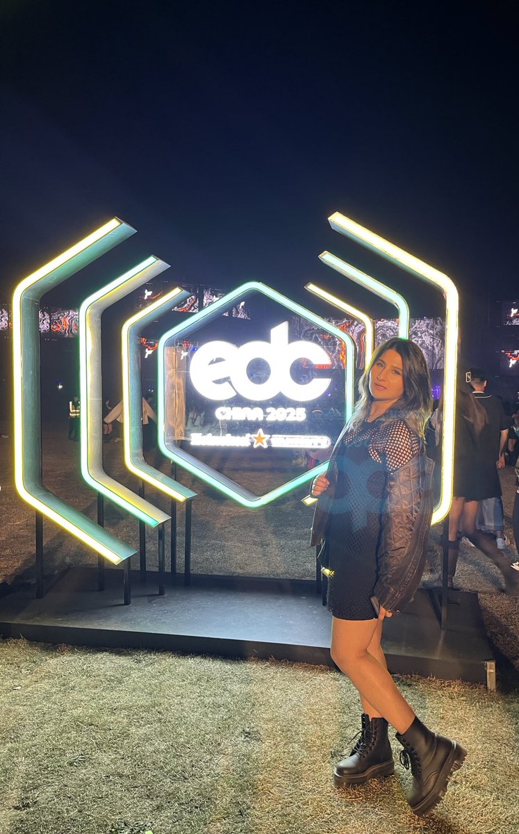 cheriemisfits's tweet photo. Rave era unlocked⚡
Bucket list goals achieved 🥹INSANNNNEE set, fireworks and VIP views. @marshmello @PAULVANDYK were fire 🔥🔥
10/10, would do it all over again.
#EDCChina #RaveEra” https://t.co/7Cp6H9rUlP
