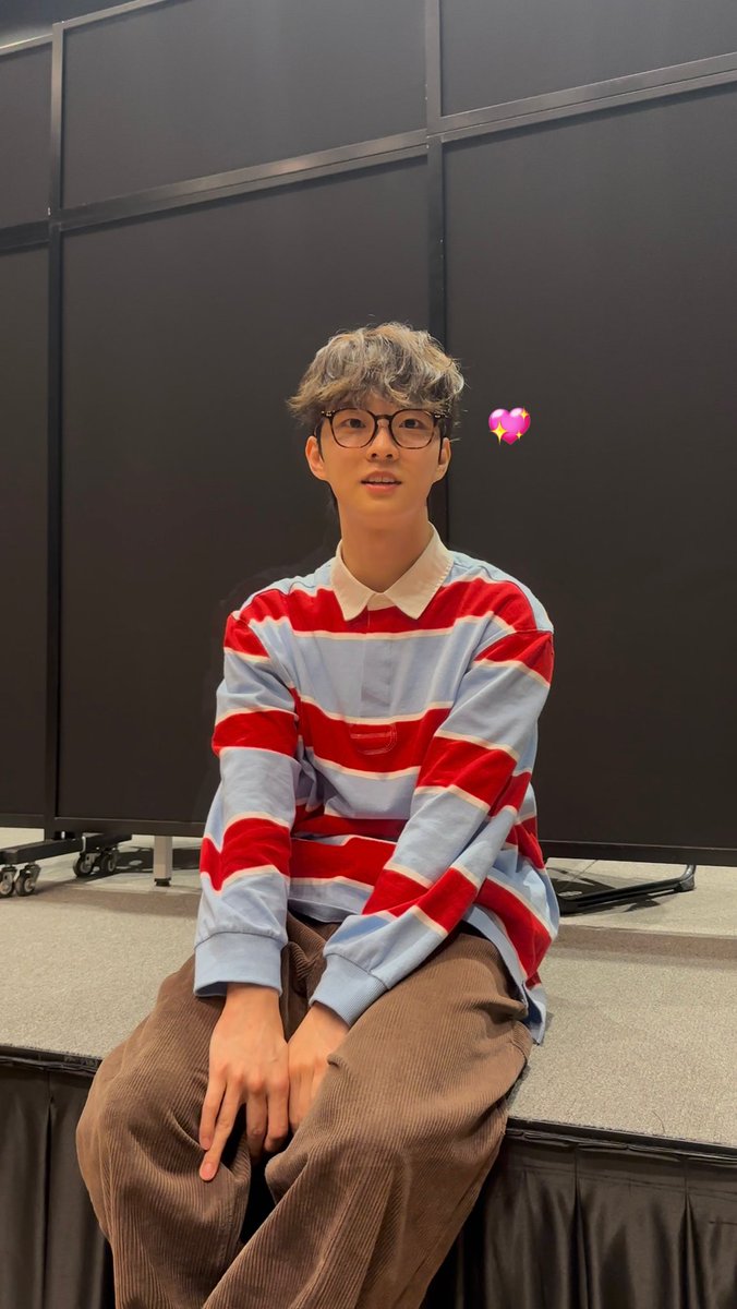 u_u98j's tweet photo. 250323 위드뮤 포토이벤트 #큐

오늘도 너~~~~~무 귀엽다💟 https://t.co/DMWF8e3IVy