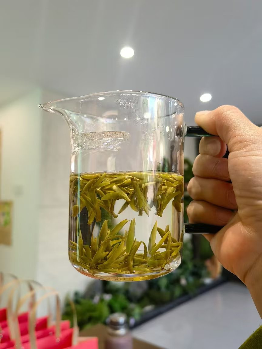 SherryLu1101's tweet photo. I brew the first fresh tea of spring for you to drink🥰
#HuangshanMaofeng
#FirstPick
Red Flag No. 1
#tea #teapot #drinktea #gongfucha #chinesetea #handmade #teaware #teatime #teabreak #teapots #teaart #tealovers #teaaddict #puer #teapots #chinatea #teaholic #teaculture https://t.co/W3aef5khAM