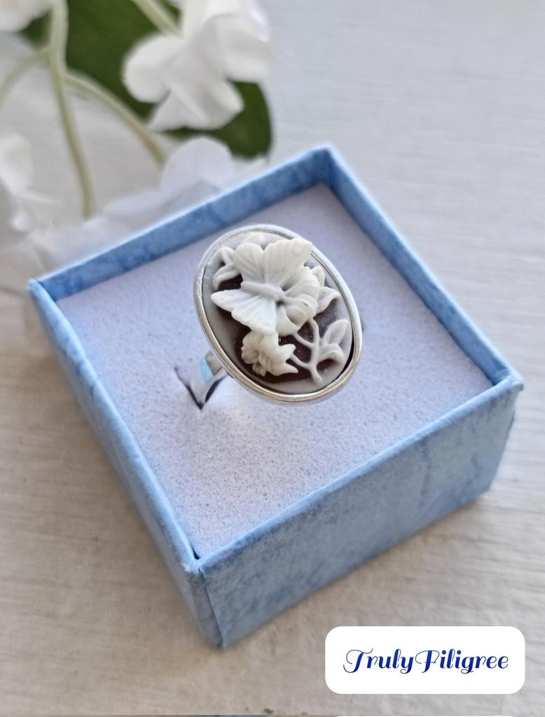TrulyFiligree's tweet photo. #dainty sterling silver handmade ring with a resin cameo available from https://t.co/nJPI5hWAGk
#EtsyHandmade #silverringcollections #handmade #EtsySeller https://t.co/r0qstti2du