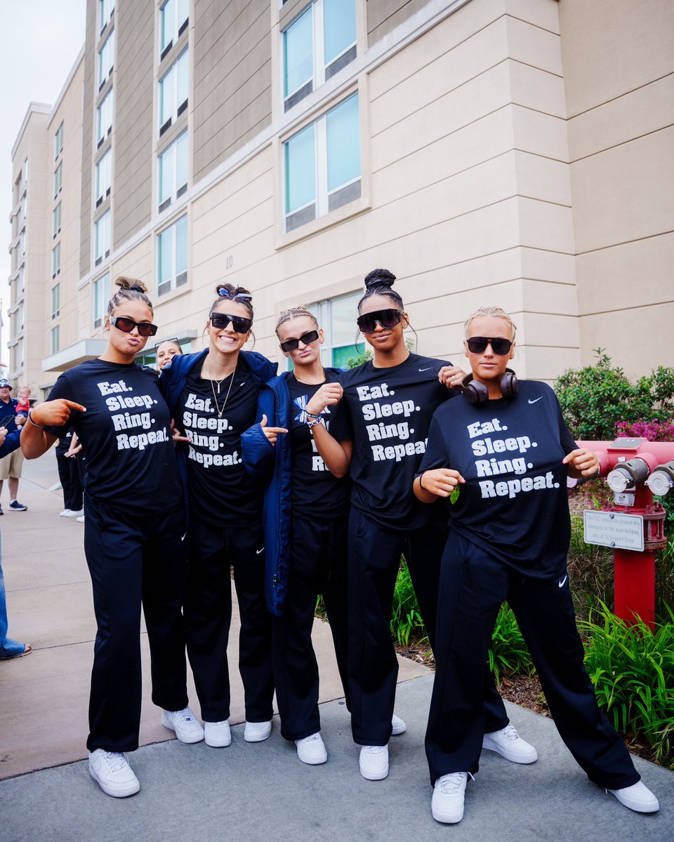 Kristin White tweet media