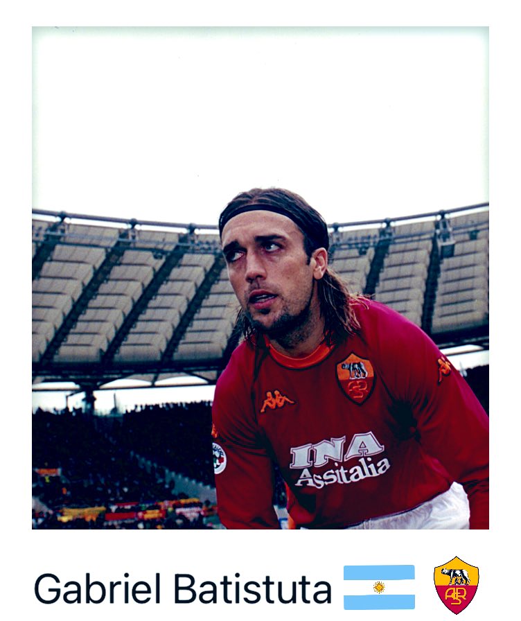 ballerickson's tweet photo. Gabriel “Batigol” Batistuta 🇦🇷

🏟️ AS Roma🇮🇹, Fiorentina🇮🇹, Boca Juniors🇦🇷

⚽ (1988–2005) – 555 apps

🔫 Striker

🏆 11 – World Cup, EURO 2000, 2× Serie A

⚡ Argentina’s all-time top scorer until 2016 (54 goals)

🥅1994–95 Serie A Top Scorer (26 goals) https://t.co/RxbUnf0odn