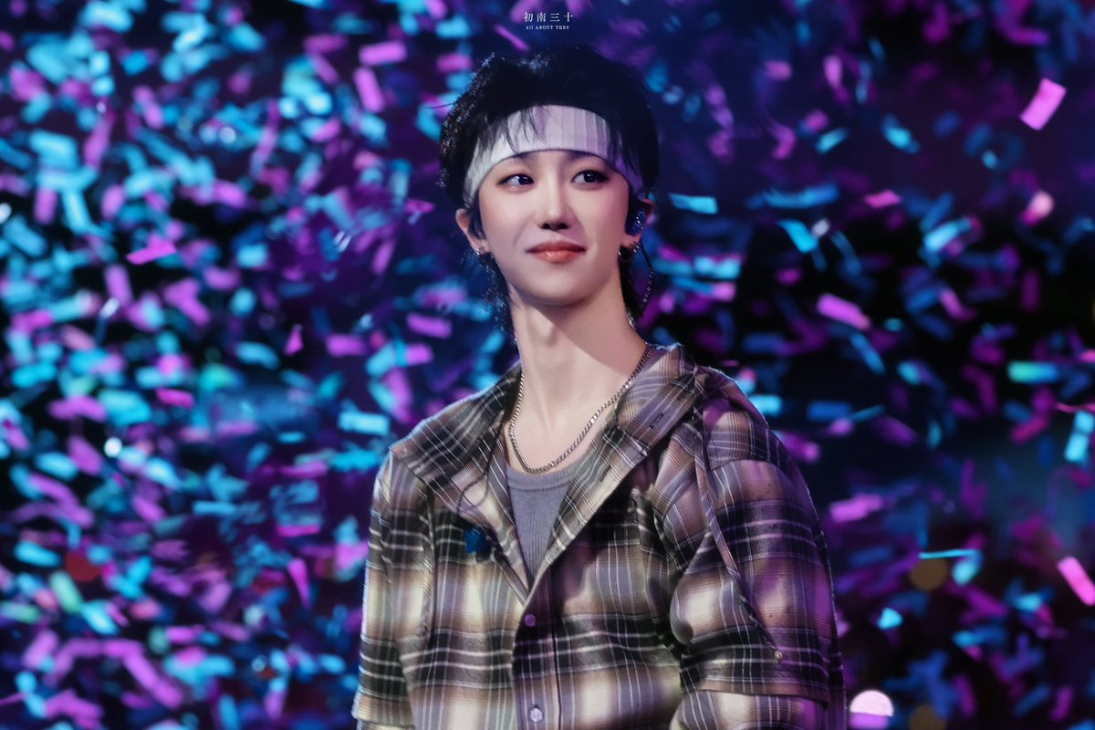 zinghao8's tweet photo. 컨페티가 퍼컬인 명호가 좋다고 https://t.co/bIy7eoWqsZ