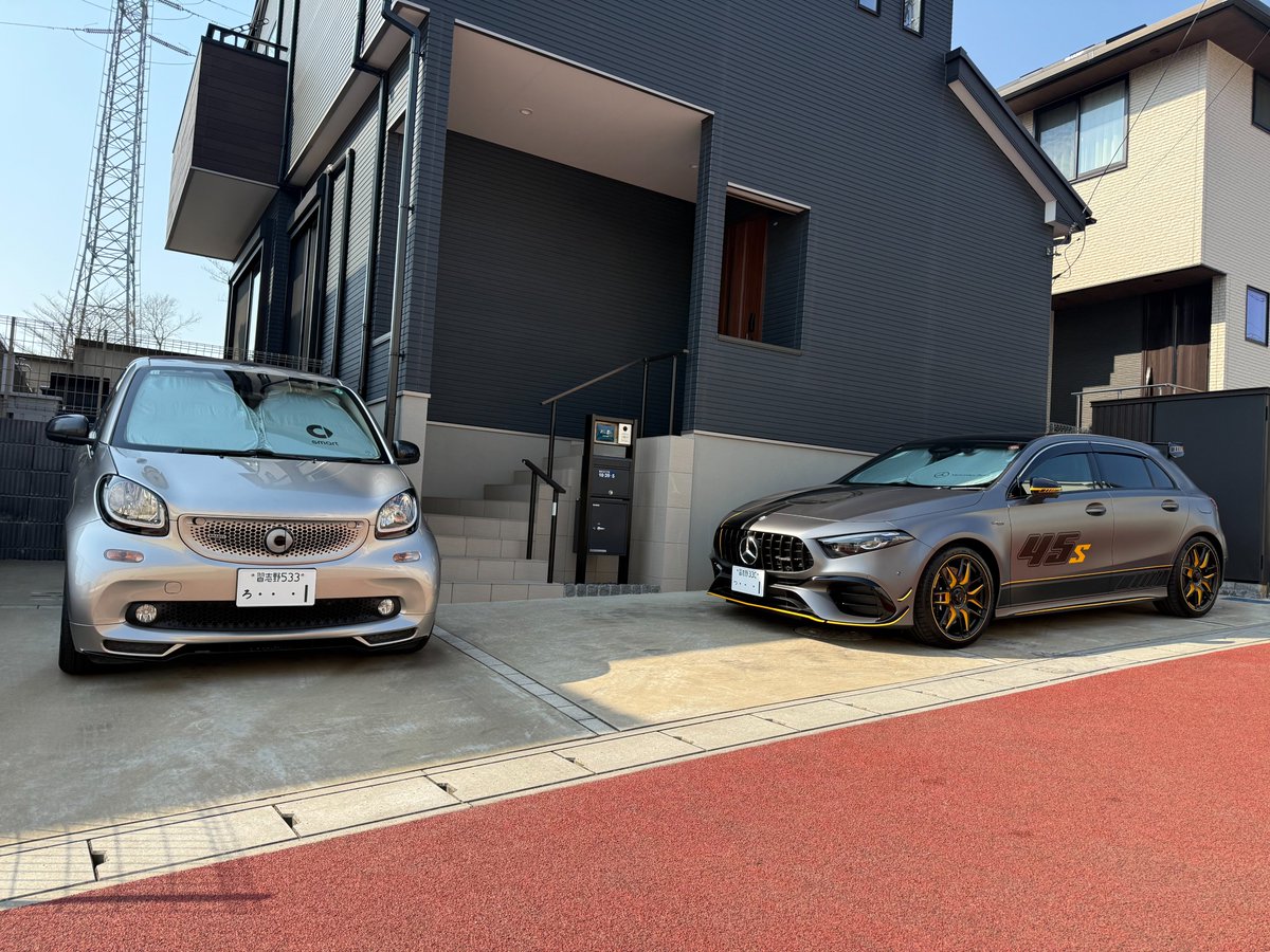CarManiaTOM's tweet photo. 限定150台のMANUFAKTUR マウンテングレーマグノ（マット）の
メルセデスAMG A45S 4マチック ファイナルエディションと限定10台のスマート・フォーツー・カブリオ・ブラバス・ザ・ファイナルが車庫に並びました。
どちらも大事に乗ります😊 https://t.co/YSZGRe3bS7