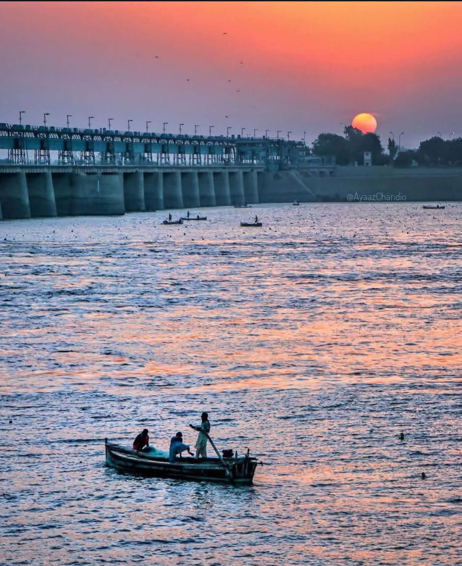 جنهن پاڻي تي ٿا  پاڻ جيئون،
تنهن پاڻي  مان ٿو ساز اچي،
 #NoMoreCanalsOnIndus