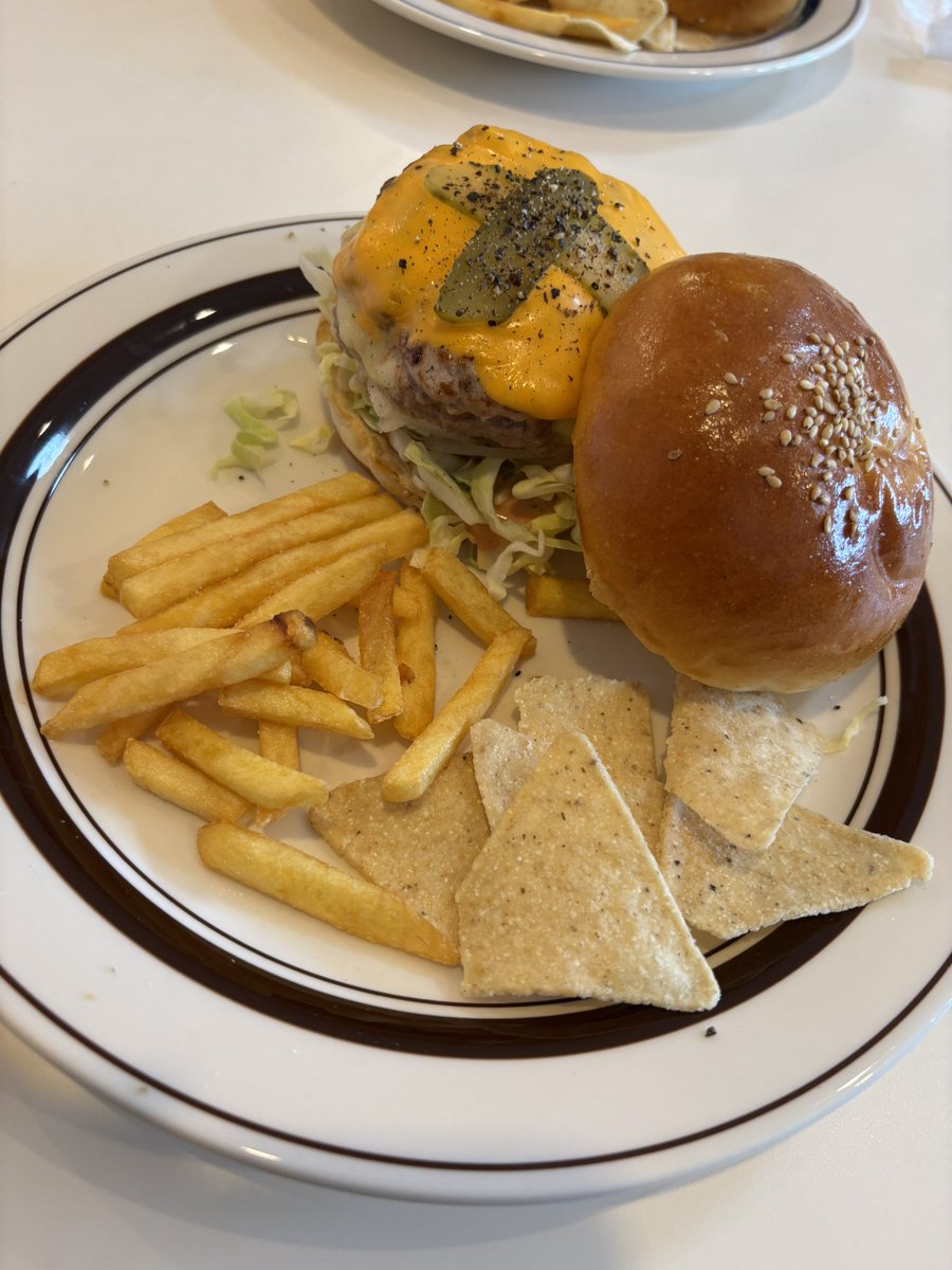 bayTK5's tweet photo. 本日は
2025湘南ビーチカニクロスノンストップカップ出場のため辻堂へ
結果はDNF🥺
1キロ走りました🐶
砂浜の難しさを感じました🏖️
暑かったね🥵お疲れ様🐶
帰り際
わんちゃんも店内OKの
JUNKSTANDさんへ
ジューシーなハンバーガーでした🍔
ズバズバいきました😊
#湘南ビーチカニクロス
#JUNKSTAND https://t.co/pdyxvEi1Gt
