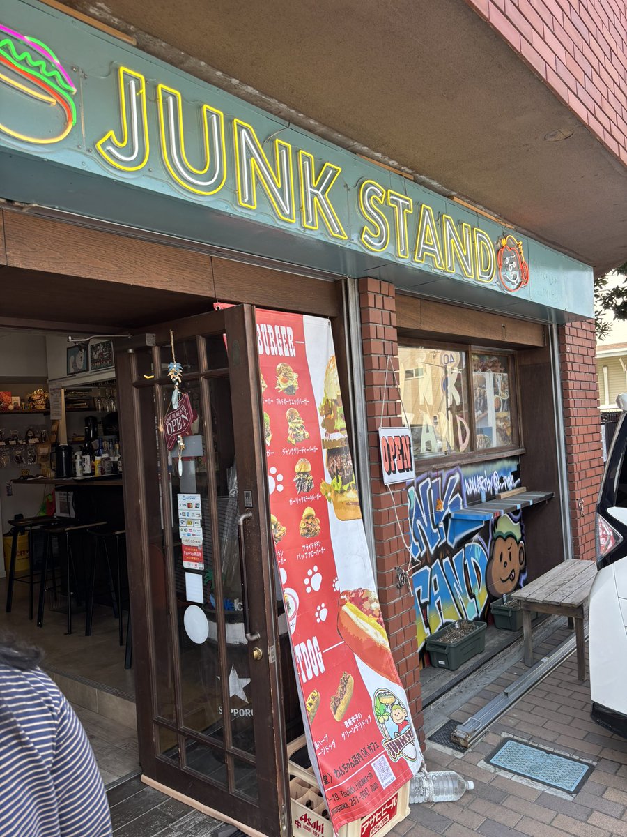 bayTK5's tweet photo. 本日は
2025湘南ビーチカニクロスノンストップカップ出場のため辻堂へ
結果はDNF🥺
1キロ走りました🐶
砂浜の難しさを感じました🏖️
暑かったね🥵お疲れ様🐶
帰り際
わんちゃんも店内OKの
JUNKSTANDさんへ
ジューシーなハンバーガーでした🍔
ズバズバいきました😊
#湘南ビーチカニクロス
#JUNKSTAND https://t.co/pdyxvEi1Gt