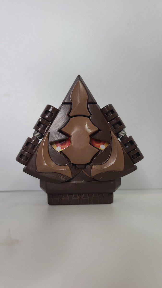 LeafManXyz's tweet photo. ヴァレンバスター用ケーキング
「チョコケーキングゴチゾウ」完成しました！
干渉する部分を切り取ってパテとプラ板でそれっぽく整形
リプに続く
#ゴチゾウ
#ゴチゾウ改造部 https://t.co/WFa1aj5dDT