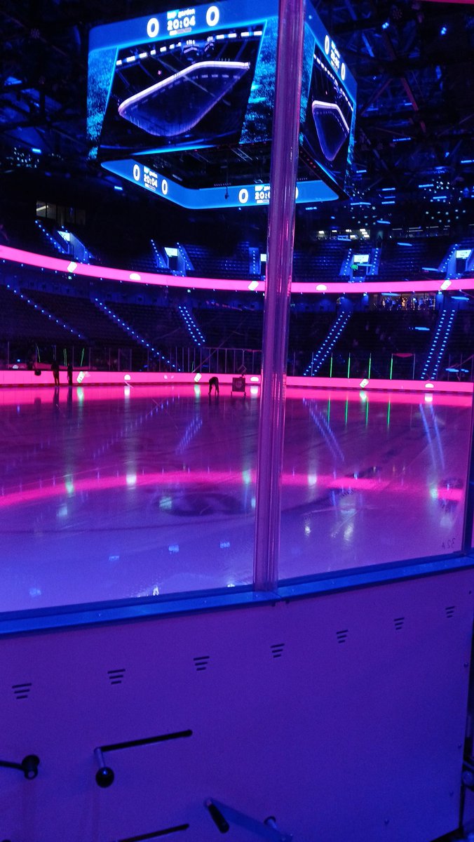 AlexKunz19's tweet photo. Spiel 4️⃣
🏒 @RedBullMuenchen 🆚️ @adlermannheim
🏟 @SAPGarden
🕖 19 Uhr
🎙https://t.co/8Tto5G1Gx9
#RBMMAN #Playoffs #geilsteZeit @DELoffiziell https://t.co/yo9EISZhyA