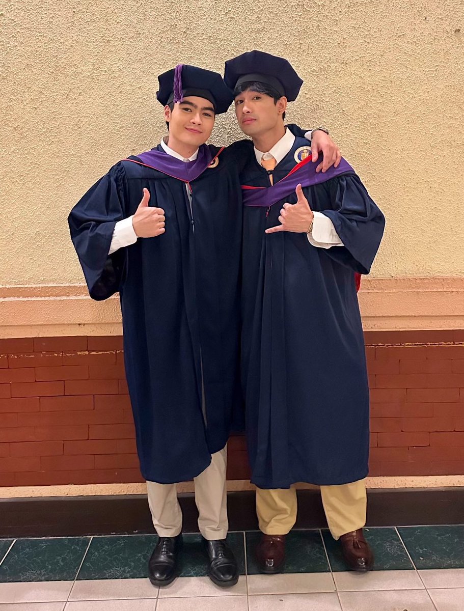 choose your fighter 👍🏻 or 🤙🏻 eme hahaha.

this is too cute to handleeeeee.

<a href="/frosties_ofc/">FROSTIES OFFICIAL- Frost Sandoval</a> 
#FrostSandoval
#AndreYllana
#AngMutyaNgSectionE