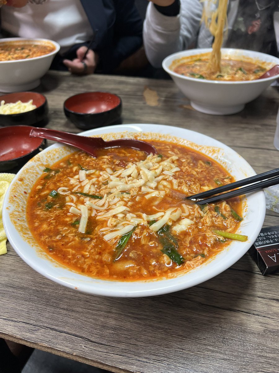 〆のラーメン🍜

21時〜5時まではしゃいだ😚
楽しかった時間はあっとゆーま

明日からまた頑張ろ💪
ありがとうございました😊